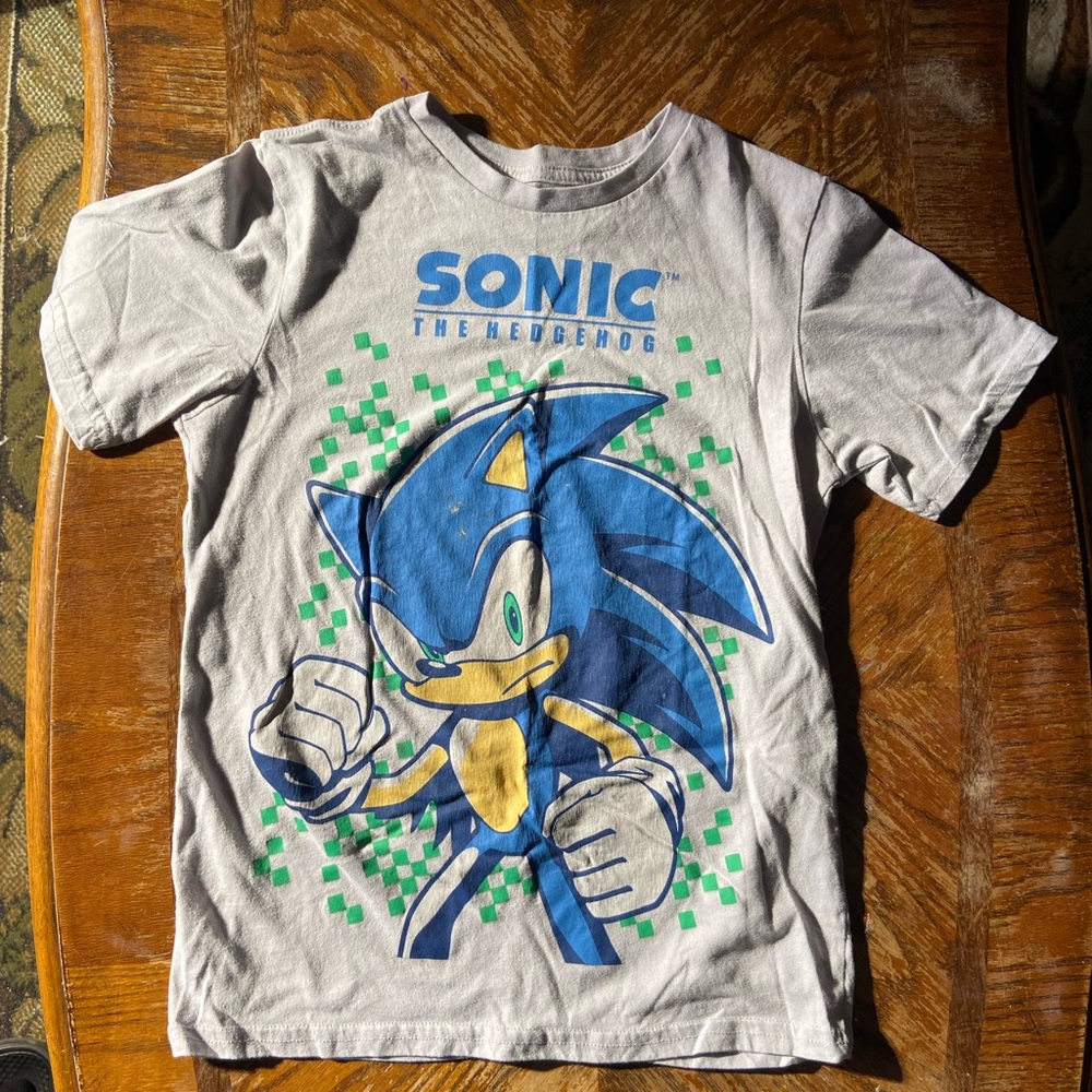 Sonic T-shirt bundle(5 shirts) boys 10/12 - Picture 3 of 6
